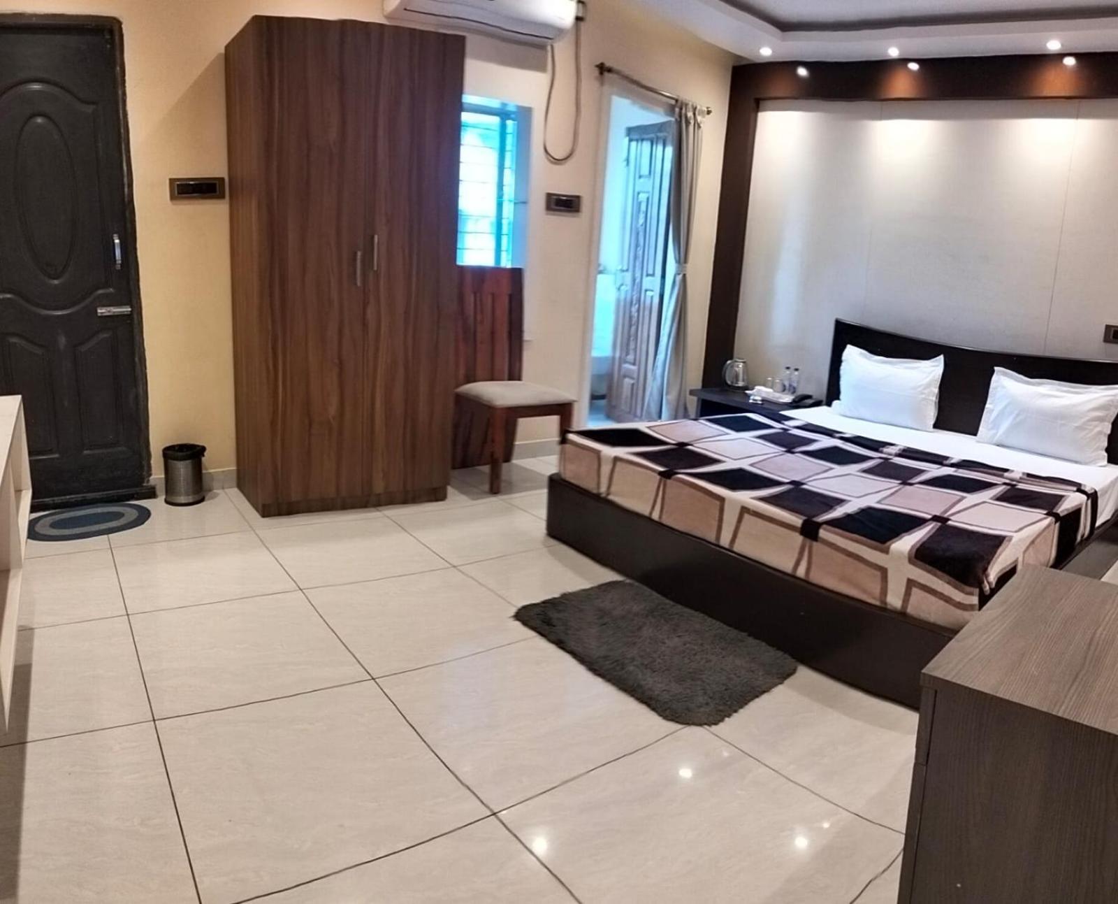 Trisplanet Hotel Kalyani Exterior photo