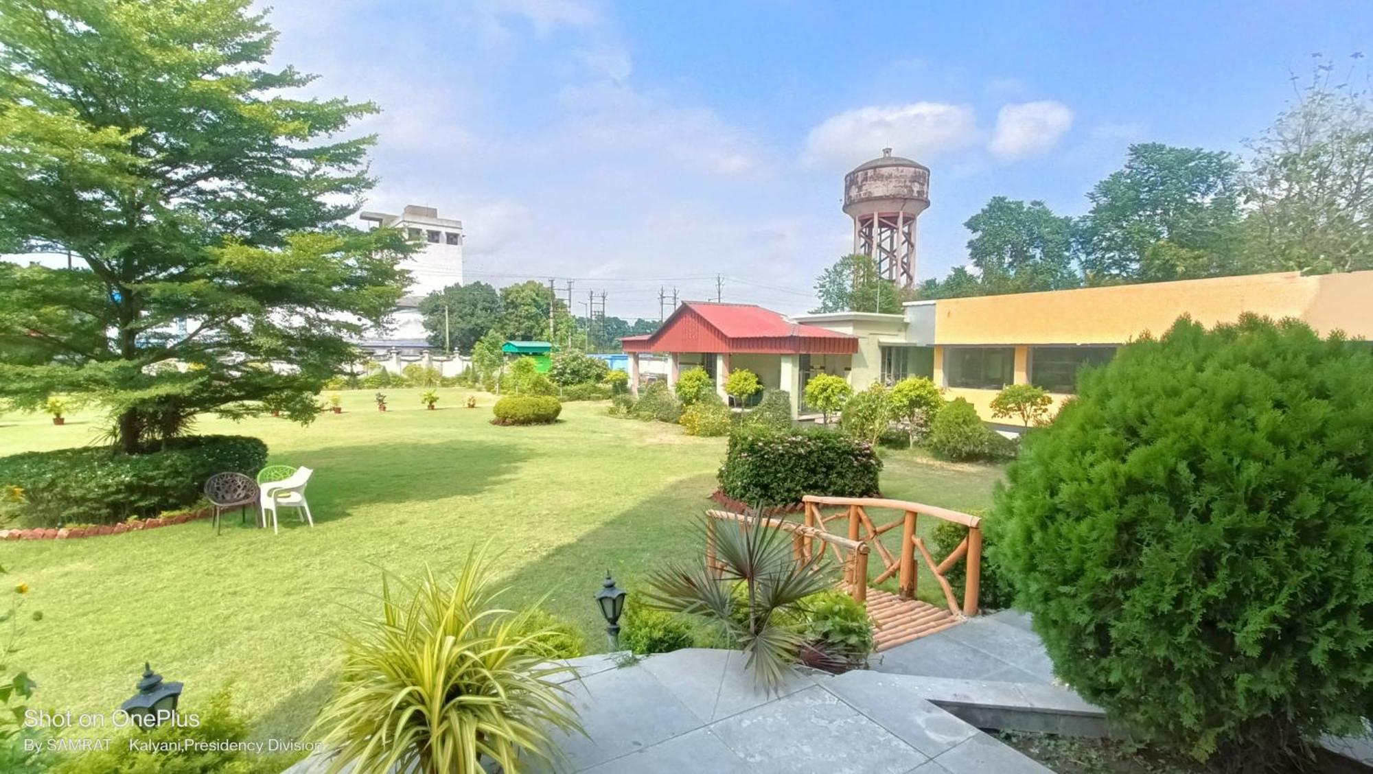 Trisplanet Hotel Kalyani Exterior photo