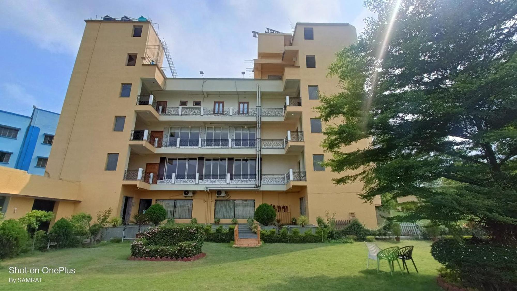 Trisplanet Hotel Kalyani Exterior photo